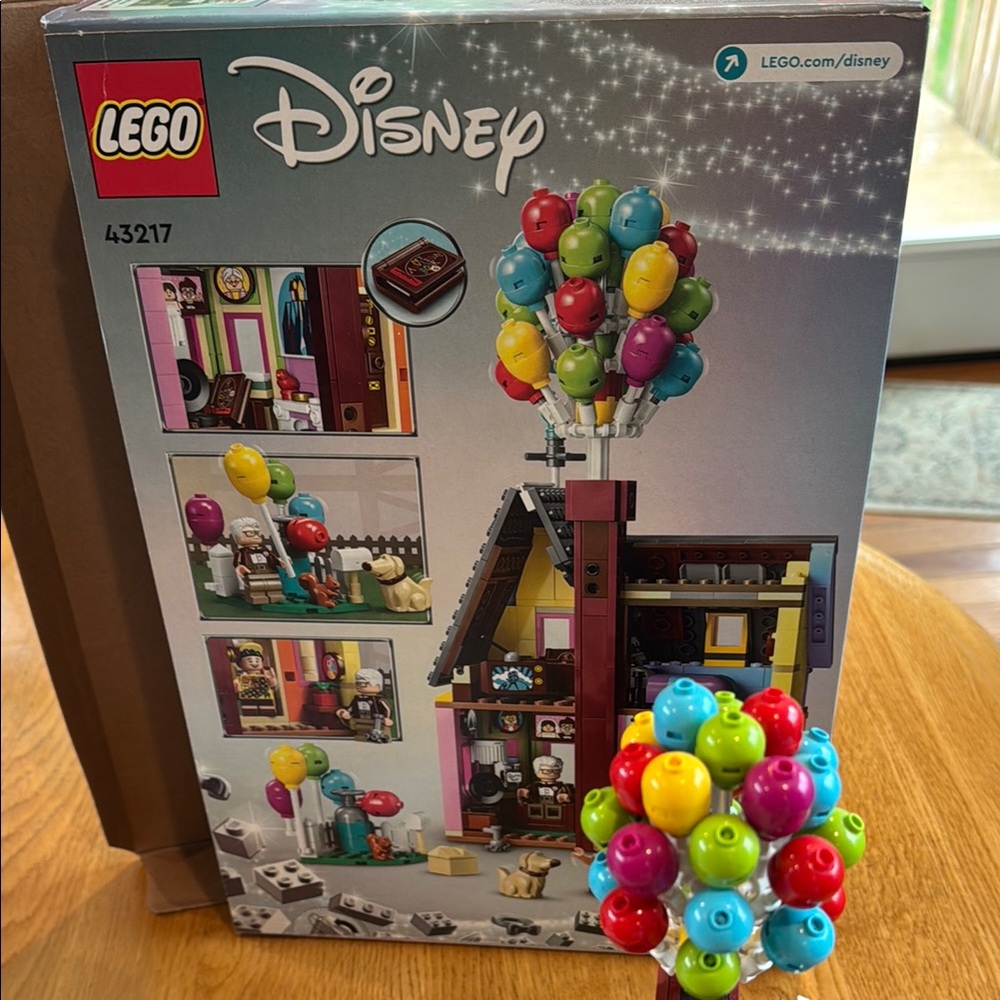 Genuine LEGO Disney UP House with Balloons Dug (Open Box) - Picture 12 of 13